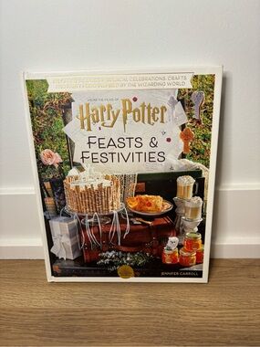 Harry Potter: Feasts & Festivities – Official Wizarding World Hardcover